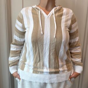 Belle Beach‎ Striped V-Neck Sweater in Tan and White